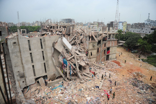 Fabrik- und Geschäftshaus in Bangladesch eingestürzt - Hunderte Tote