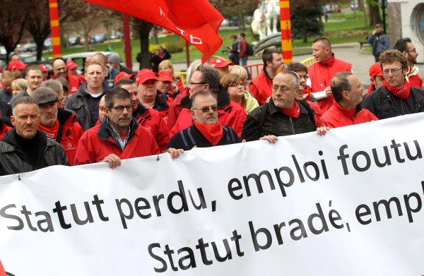 10.000 Arbeiter gehen in Charleroi für die Arbeit auf die Straße