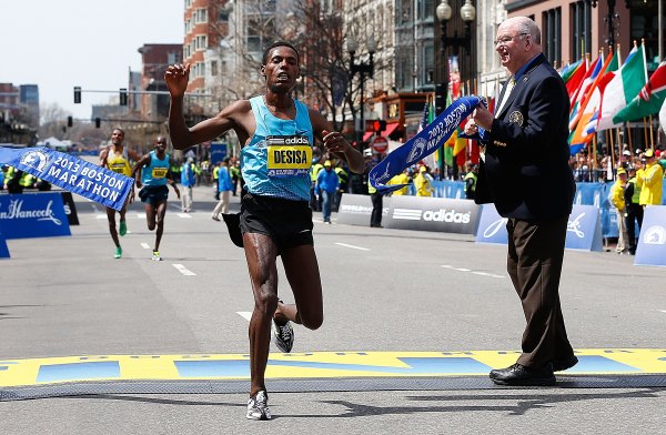 Der Äthiopier Lelisa Desisa den Boston-Marathon