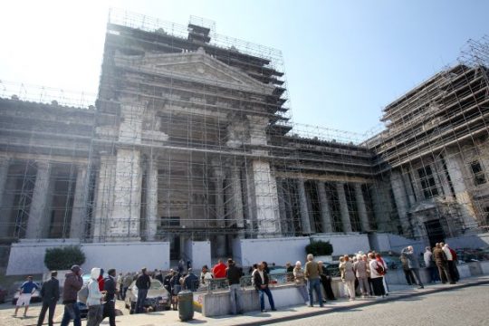 Der Brüsseler Justizpalast musste wegen Bombenalarms geräumt werden