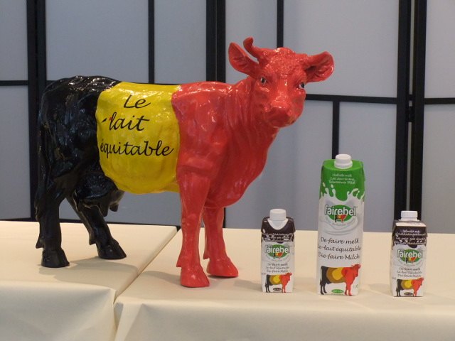 Fairebel-Produkte und die Kuh Faironika, Symbol der fairen Milch in Europa