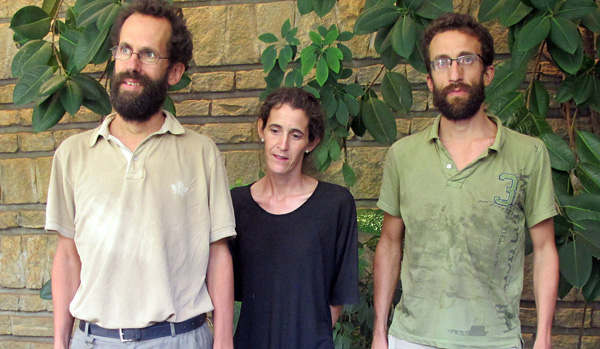 Tanguy Moulin-Fournier, Frau Albane und Bruder Cyril sind wieder frei (Bild in der französischen Botschaft in Kameruns Hauptstadt Yaoundé)