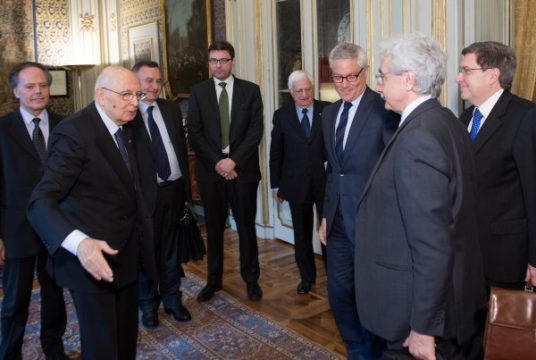 Giorgio Napolitano (2vl) empfängt die Weisen im Quirinale-Palast