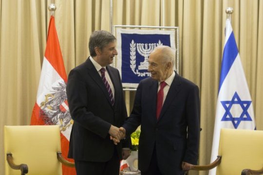 Österreichs Vizekanzler Michael Spindelegger traf bei seinem Besuch in Israel auch Präsident Schimon Perez