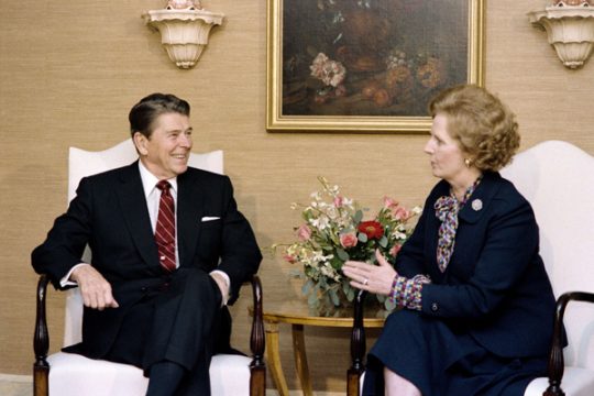 Margaret Thatcher mit US_Präsident Ronald Reagan (Oktober 1985) - Bild: Mike Sargent (afp)