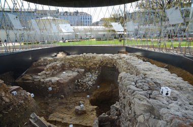 Eröffnung der Archäologischen Vitrine im Aachener Elisengarten