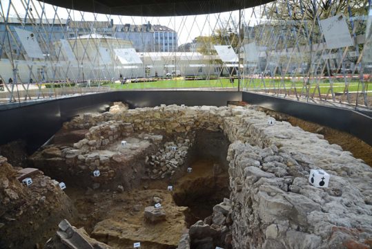 Eröffnung der Archäologischen Vitrine im Aachener Elisengarten