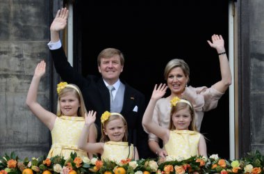 König Willem-Alexander, Königin Maxima (R) und ihre Kinder Catharina-Amalia, Prinzessin Alexia und Prinzessin Ariane