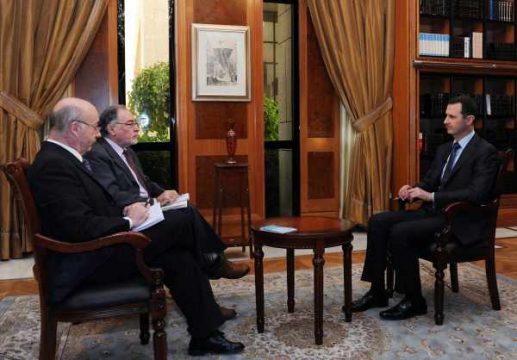 Baschar al-Assad (r.) in einem Interview mit Journalisten der argentinischen Zeitung Clarin und der argentinischen Nachrichtenagentur Télam