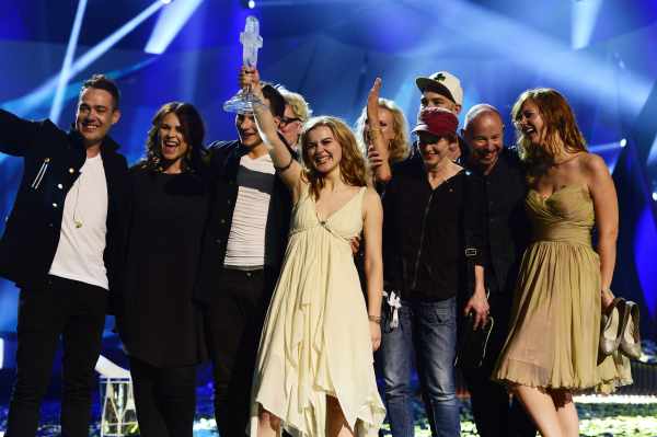 Emmelie de Forest und ihr Team feiern den ESC-Sieg in Malmö