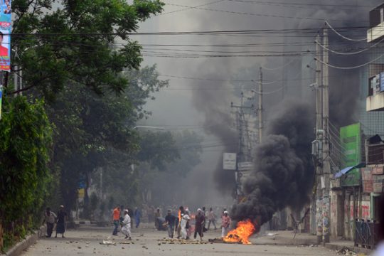 Proteste von Islamisten in Dhaka enden in Straßenschlachten
