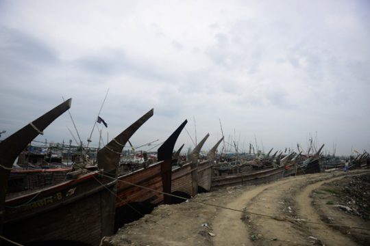 Warten auf Zyklon "Mahasen": Fischerboote im Hafen von Chittagong