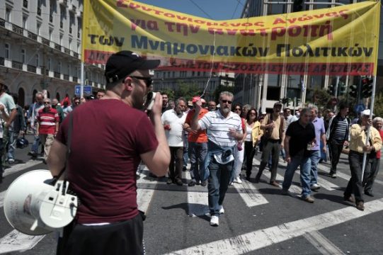Athener protestieren gegen das gegen das Sparprogramm