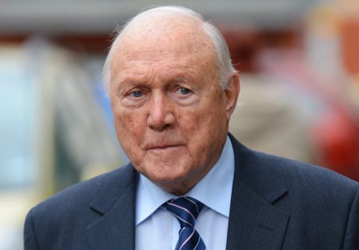Ex-Moderator Stuart Hall gibt Missbrauch zu