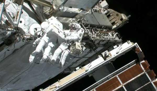 Außeneinsatz der ISS-Astronauten Chris Cassidy und Tom Marshburn