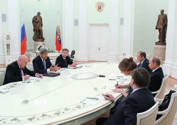 Treffen zwischen US-Außenminister John Kerry, Kremlchef Wladimir Putin und dem russischen Außenminister Sergej Lawrow