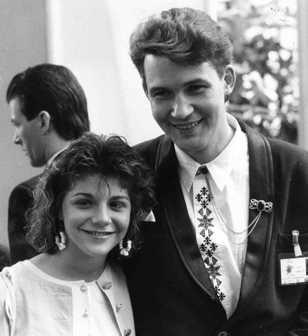 Vorjahressiegerin Sandra im und Johnny Logan 1987 in Brüssel