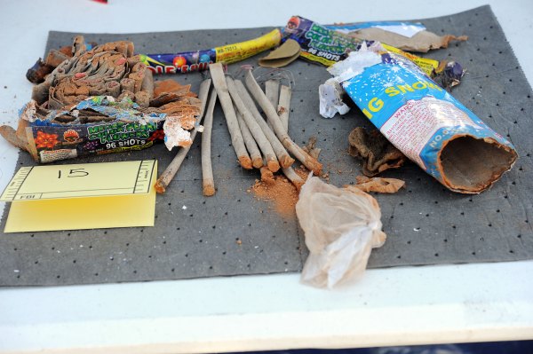 Dieses Beweismaterial ließen die Männer aus dem Zimmer des Tatverdächtigen Dschochar Zarnajew verschwinden