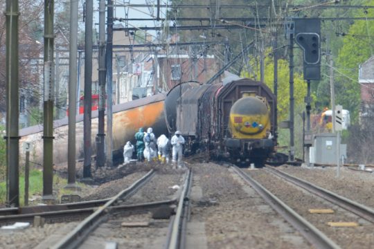 Nach Zugunglück von Wetteren: Giftige Stoffe werden aus den Kesselwagen abgepumpt