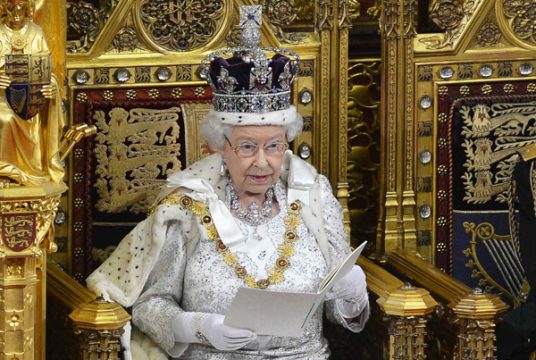 Queen Elizabeth verliest das britische Regierungsprogramm
