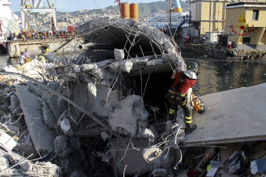 Schiffsunglück im Hafen von Genua (Bild: 9. Mai)