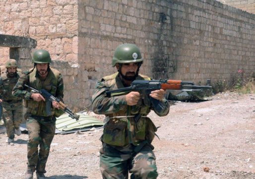 Regierungssoldaten bei Kämpfen in Aleppo