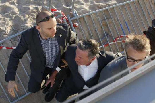 Schüsse in Cannes: Christoph Waltz und der Franzose Daniel Auteuil und Christoph Waltz werden evakuiert