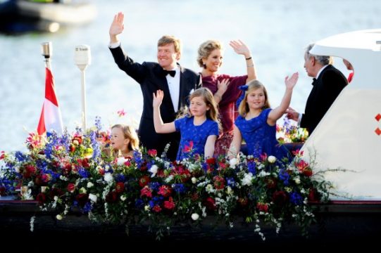 König Willem-Alexander und Königin Maxima mit ihren Kindern Prinzessin Ariane, Prinzessin Alexia und Kronprincessin Amalia (vlnr)