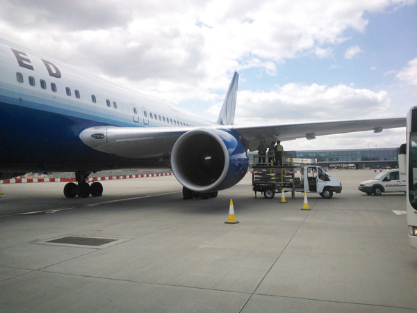 Boeing 767 mit Prinz Philippe an Bord muss notlanden