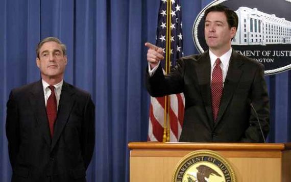 Robert Mueller (l.) und James Comey (r.) am 19. Februar 2004