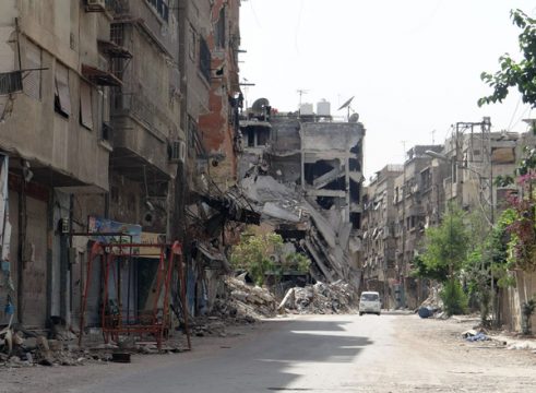 Zerstörte Gebäude in Harasta im Nord-Osten von Damaskus