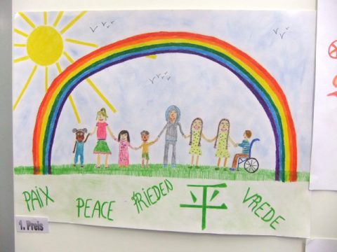 Lions Club St. Vith prämiert erstmals Friedensplakate - Siegerbild von Sophia Verbaarschot