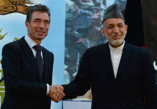 Anders Fogh Rasmussen und Hamid Karsai in der Militärakademie am Rande Kabuls
