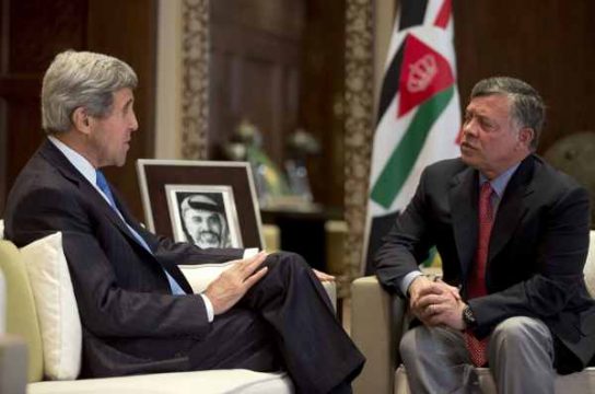 US-Außenminister John Kerry mit Jordaniens König Abdullah II.