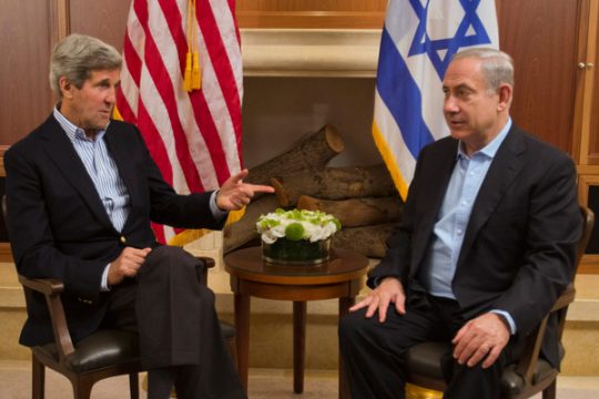Kerry (links) mit Israels Ministerpräsident Netanjahu
