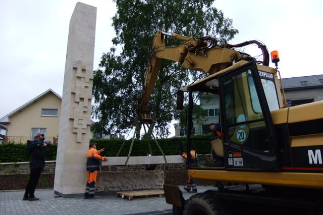 Grundsteinlegung am versetzten Kriegerdenkmal