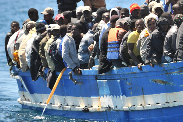 Bootsflüchtling vor Lampedusa (April 2011)