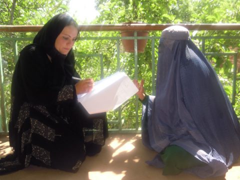 Lena bei ihrer Arbeit in Afghanistan