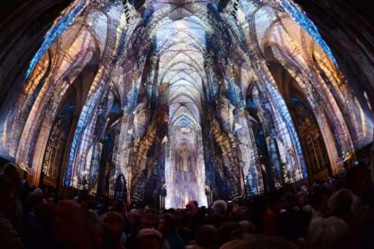 Lichtinstallation "Lux eucharistica" zum Eucharistischen Kongress im Kölner Dom (6.6.)