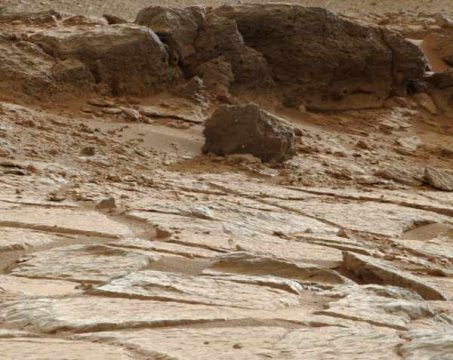 Aufnahme vom Marsrover "Curiosity" vor der Fortsetzung seiner Reise