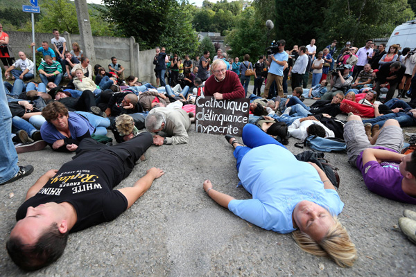 September 2012: Protest gegendie vorzeitige Haftentlassung von Michèle Martin