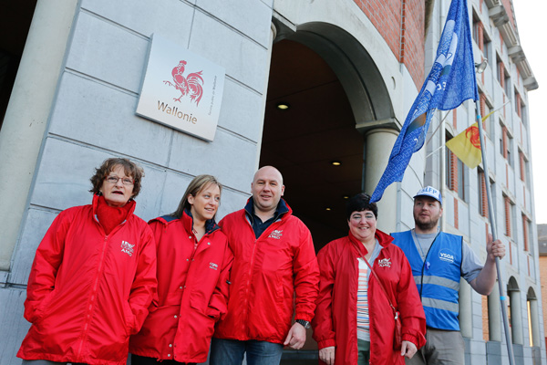 Streik im öffentlichen Dienst: Streikposten vor dem Gebäude der Wallonischen Region in Namur