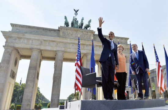 US-Präsident auf Deutschland-Besuch: Barack Obama mit Kanzlerin Merkel vor dem Brandenburger Tor in Berlin