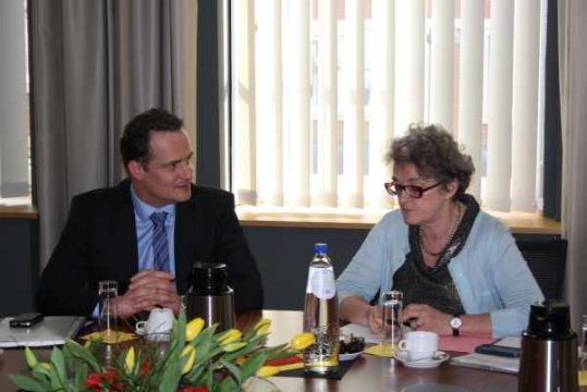 Oliver Paasch und Monica De Coninck (Besuch der Arbeitsministerin in Eupen, Februar 2012)