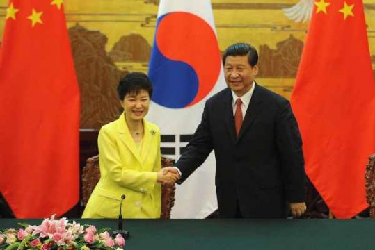 Die südkoreanische Präsidentin Park Geun Hye und Chinas Staats- und Parteichef Xi Jinping
