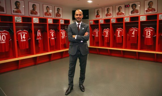 Trainer Josep "Pep" Guardiola in der Bayern-Umkleide