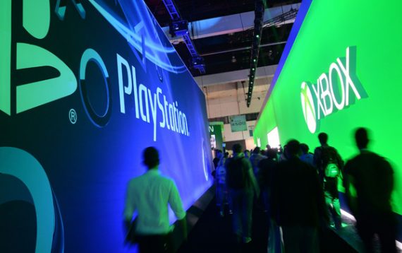 Auf der Spielemesse E3 in Los Angeles: Sony Playstion vs. Microsoft X-Box