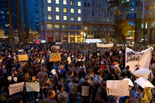 Tausende Demonstranten in Porto Alegre
