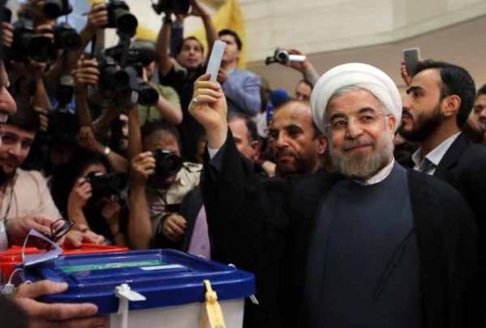 Der als gemäßigt geltende Reformkandidat Hassan Ruhani liegt bei der Präsidentenwahl im Iran vorne