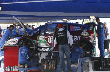 Rallye Sardinien: Thierry Neuville fährt auf Platz zwei